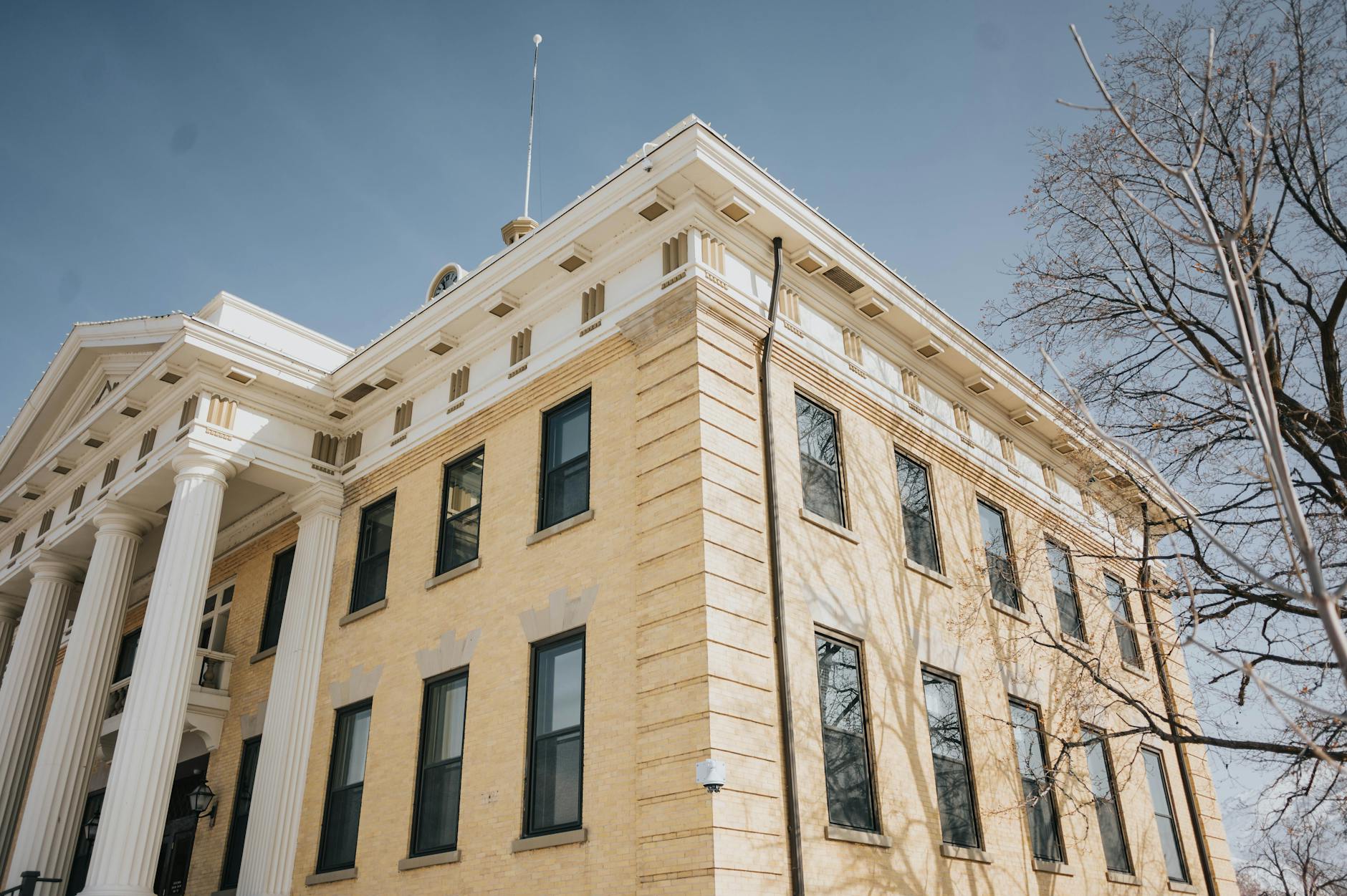 Old Courthouse exterior, historical architecture, urban landscape
