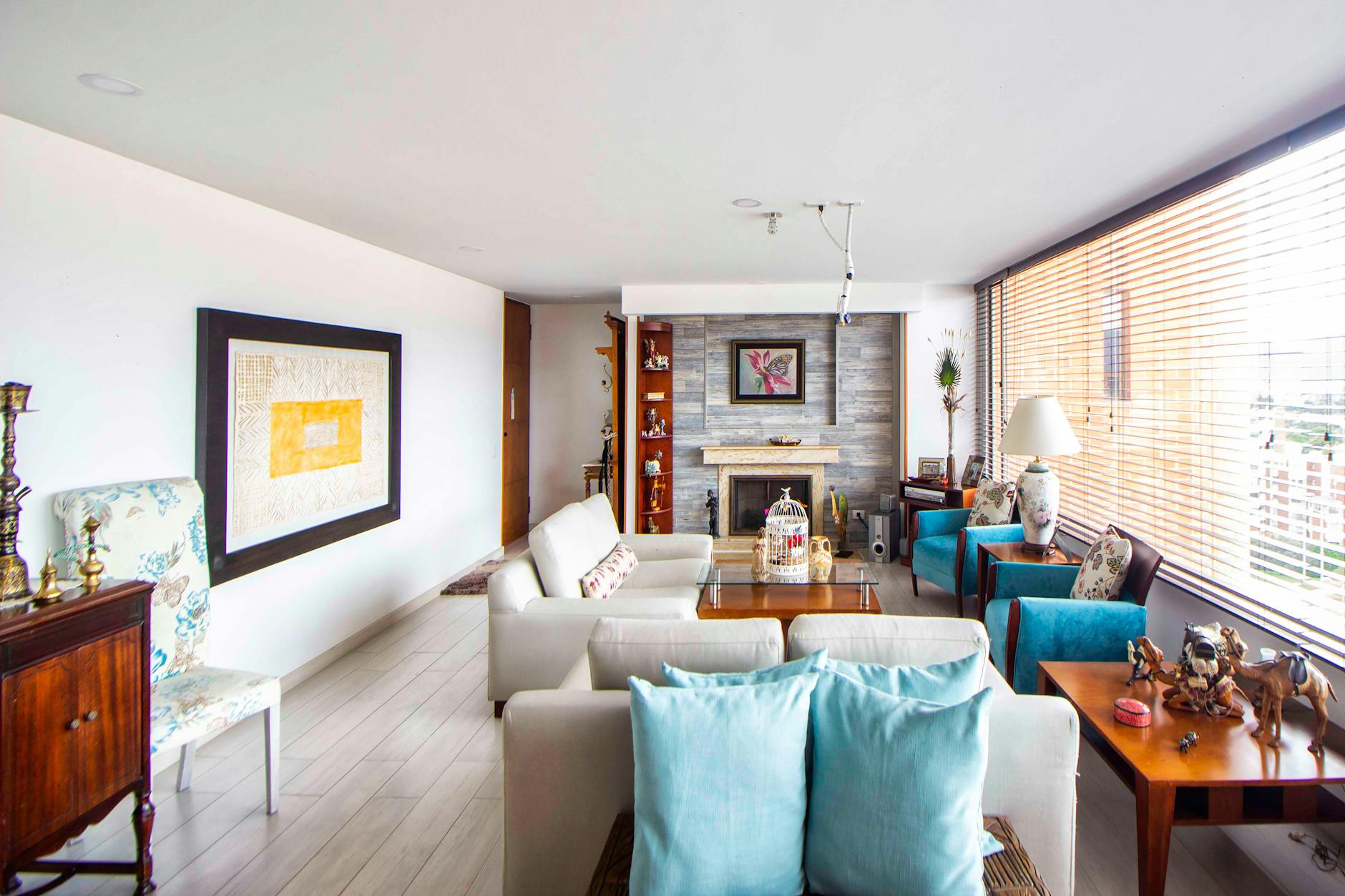 cozy modern furniture arrangement