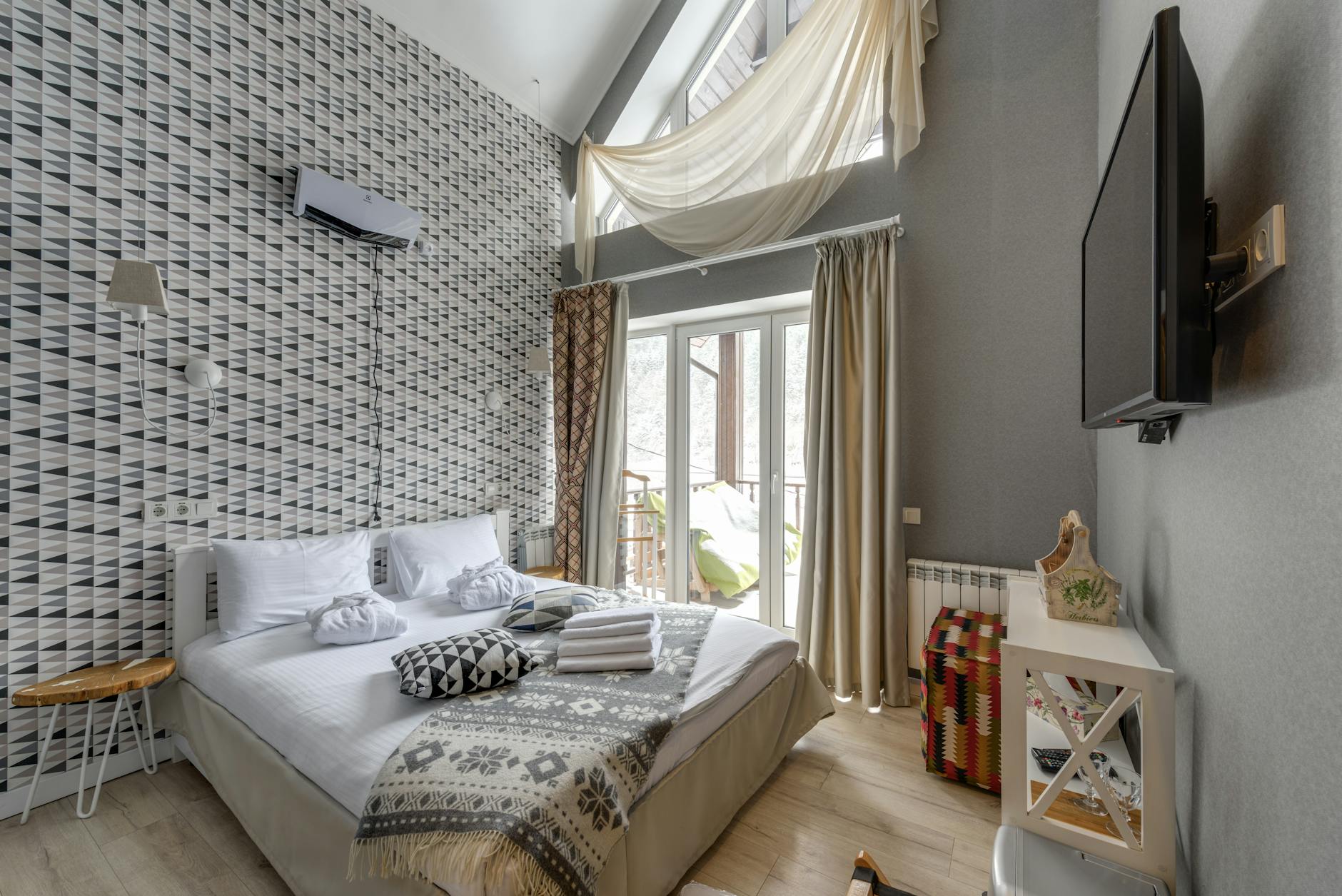 guest room essentials like bedding and nightstand
