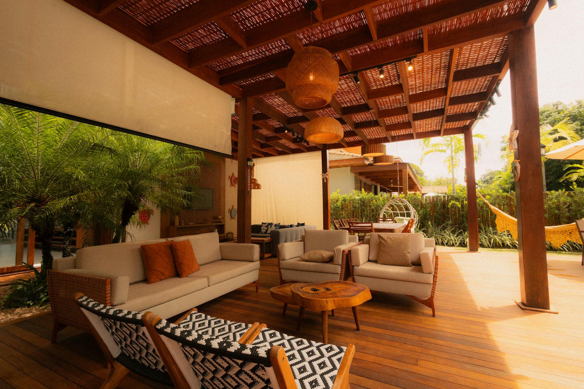 understated elegant outdoor patio design
