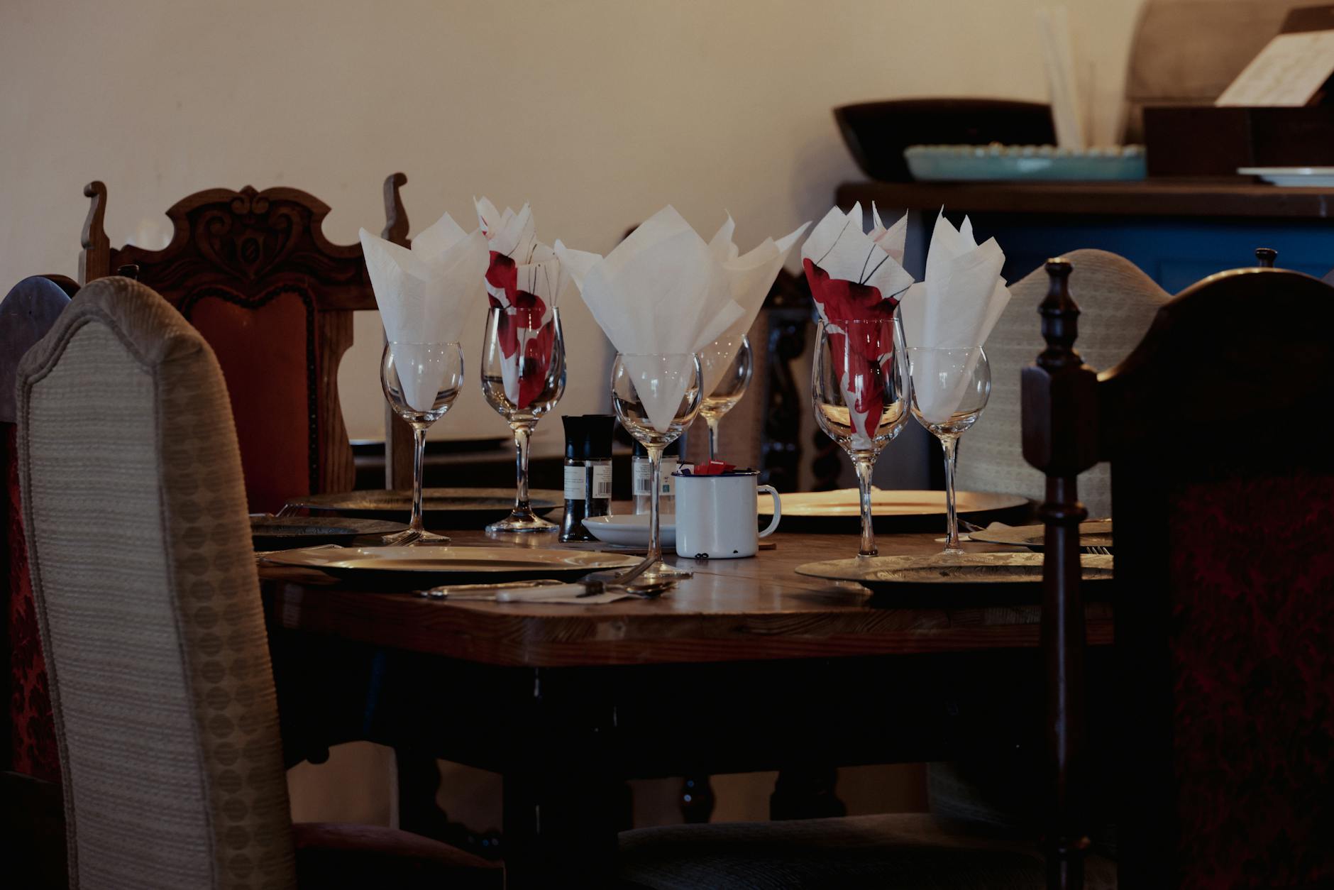 elegant dining table setting for formal dinner