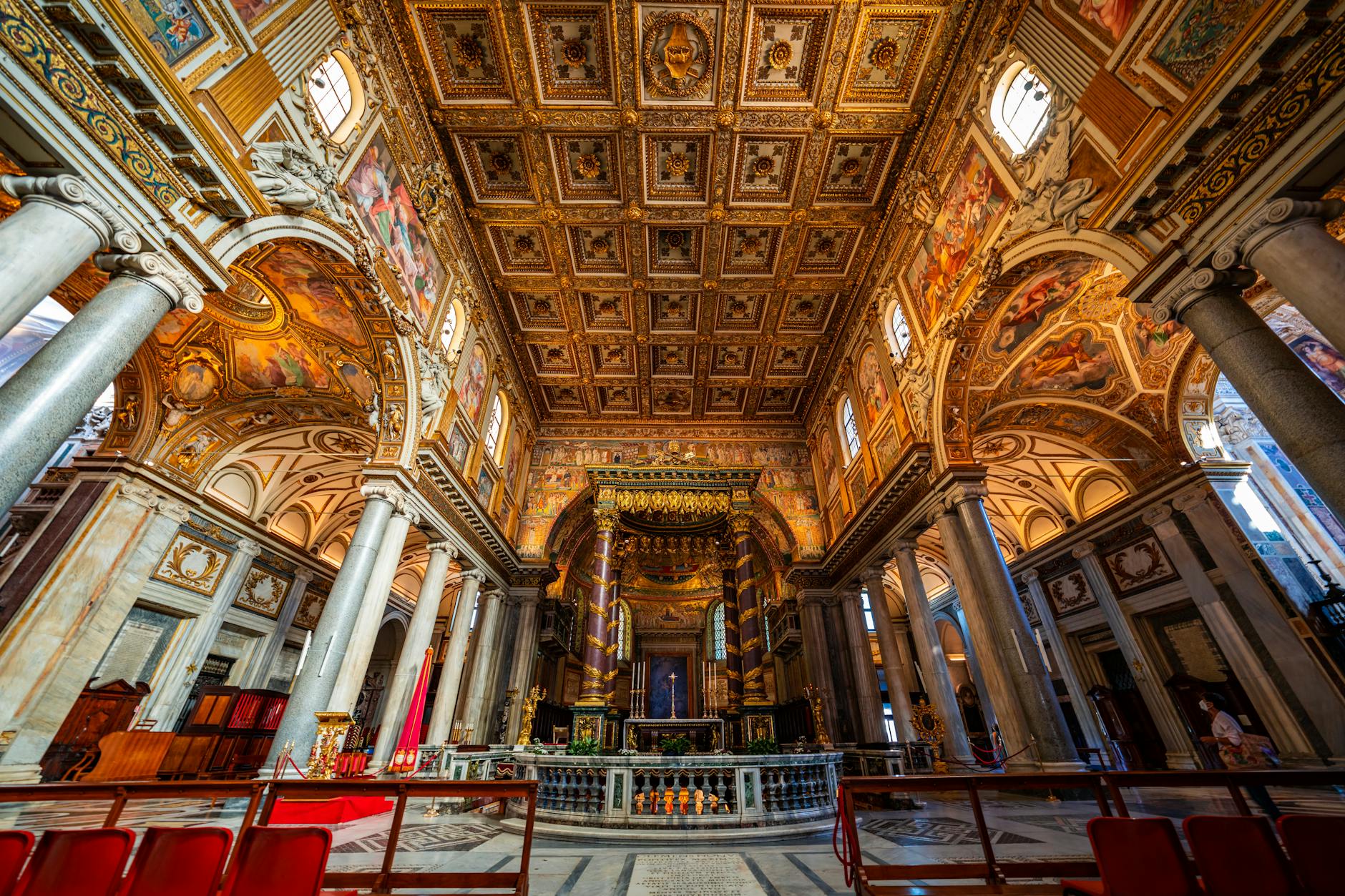 Santa Maria in Trastevere, church interior