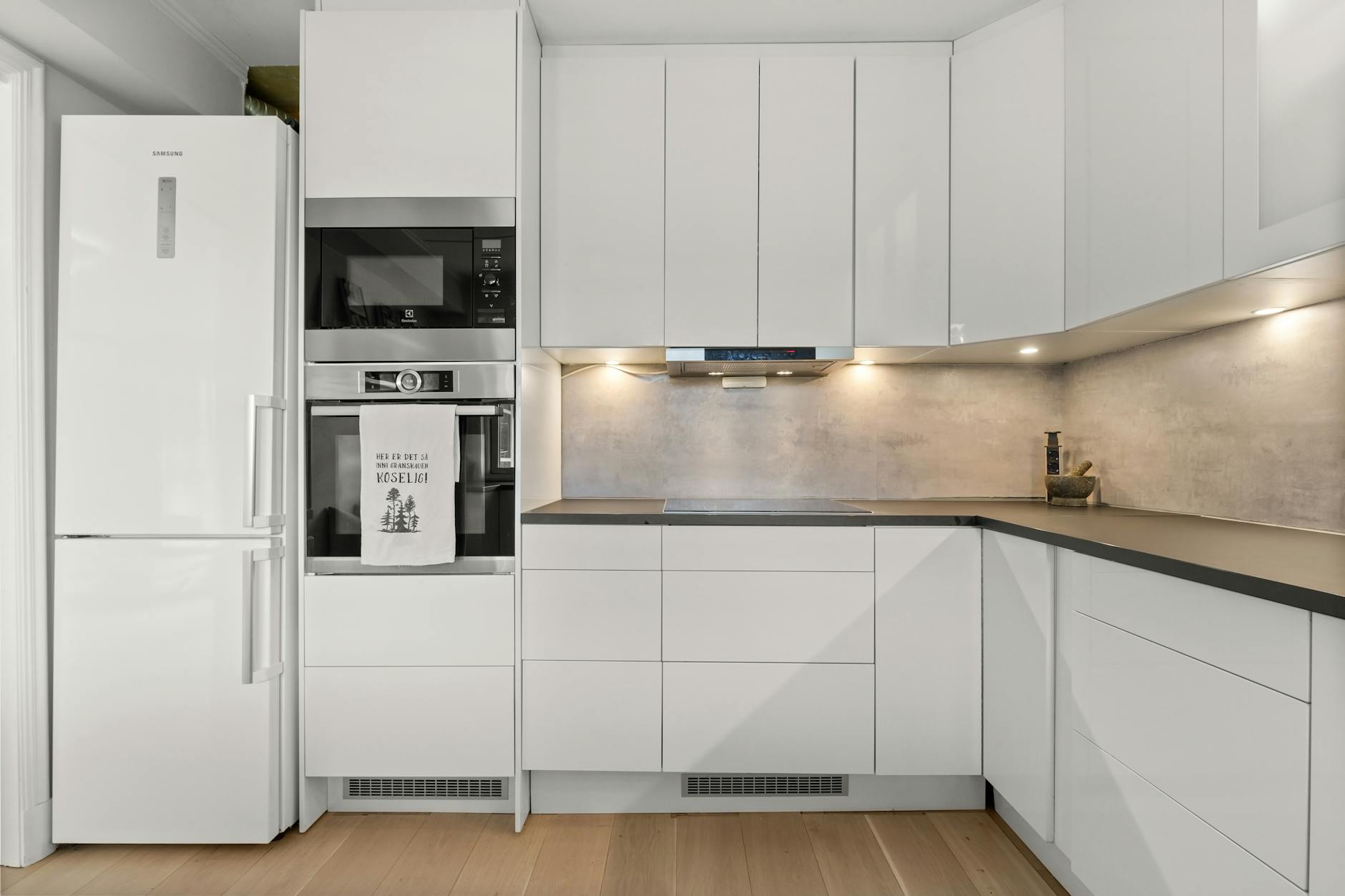 bright neutral kitchen design