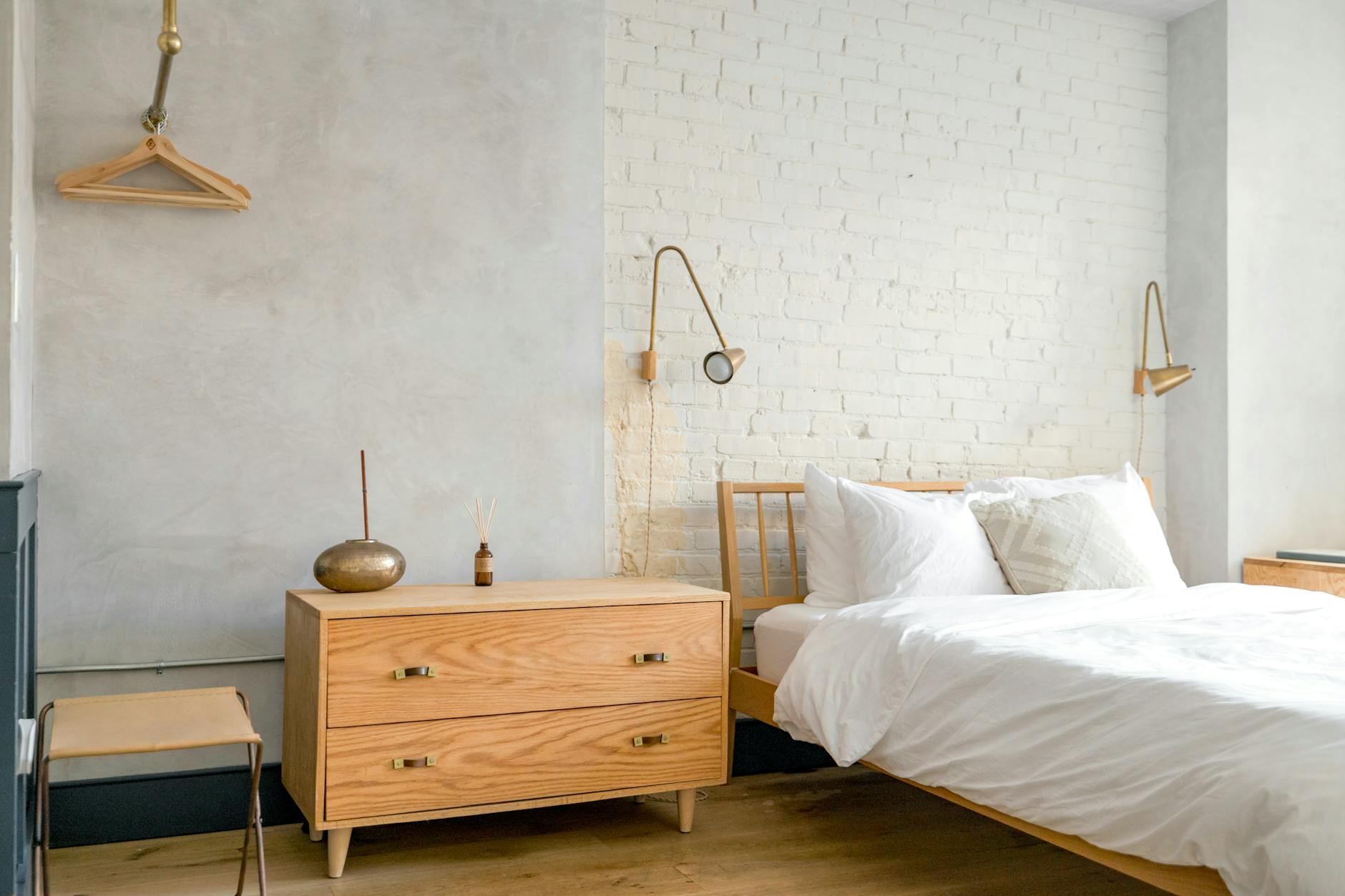 calm and serene bedroom with organic textures and earthy colors