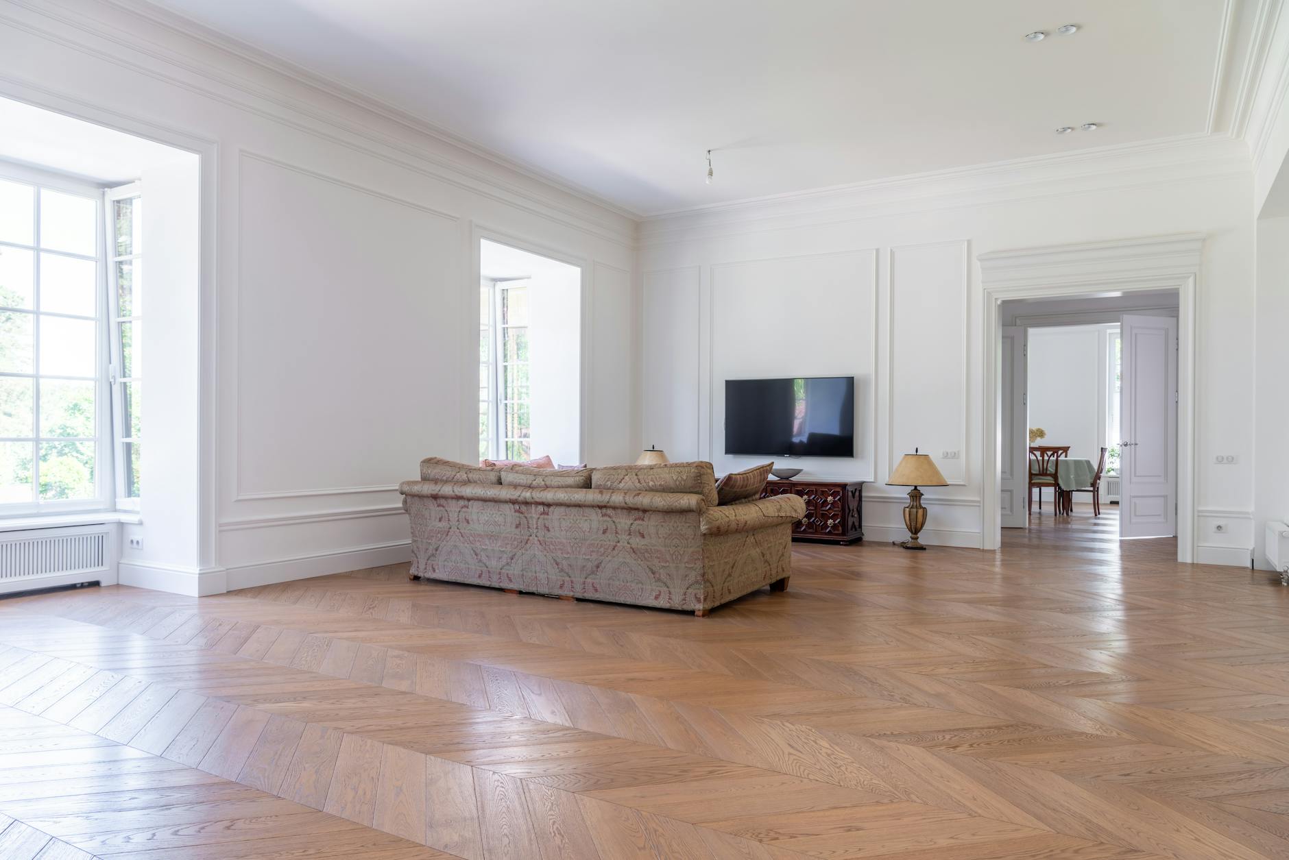 classic living room design with neutral colors and elegant furnishings