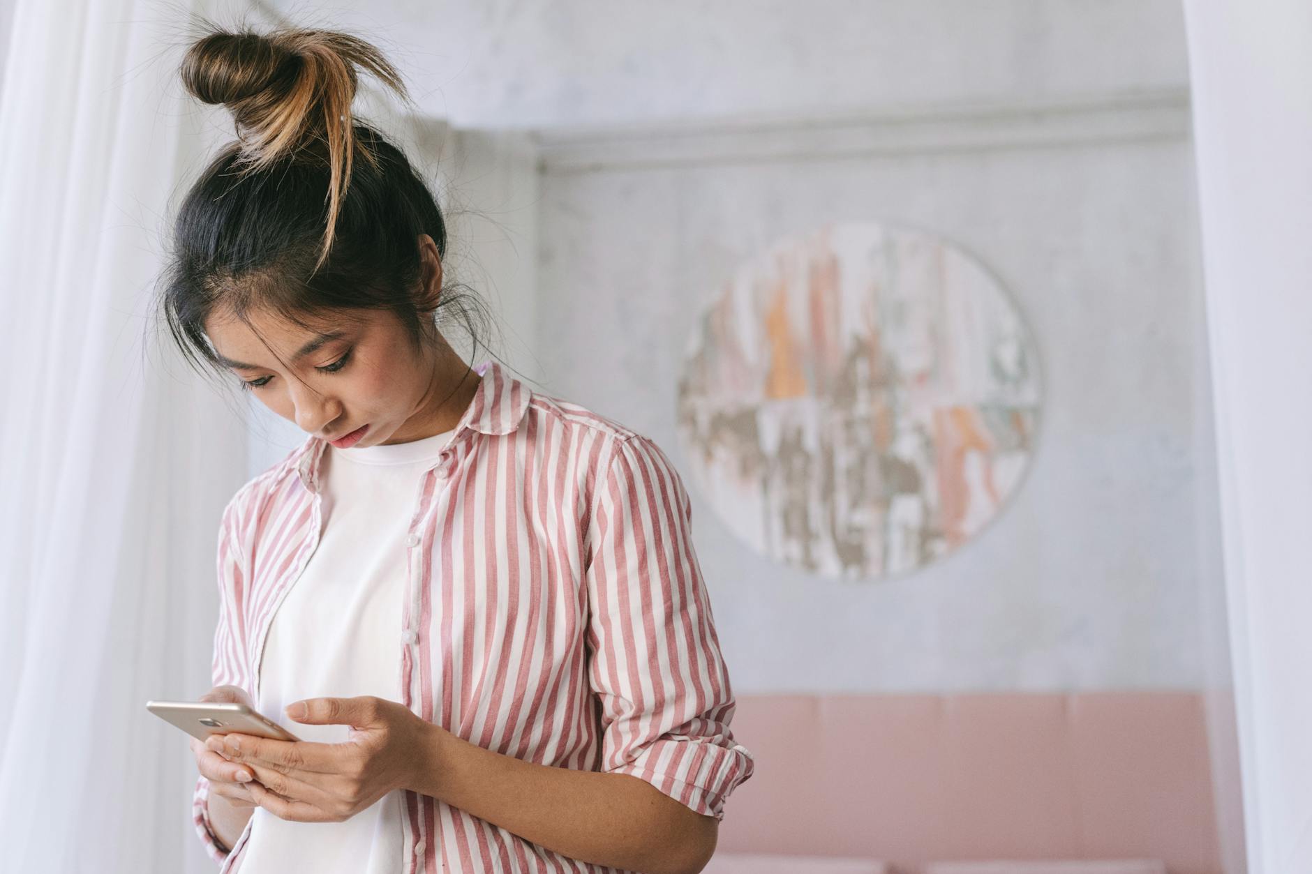person using cleaning checklist on a smartphone