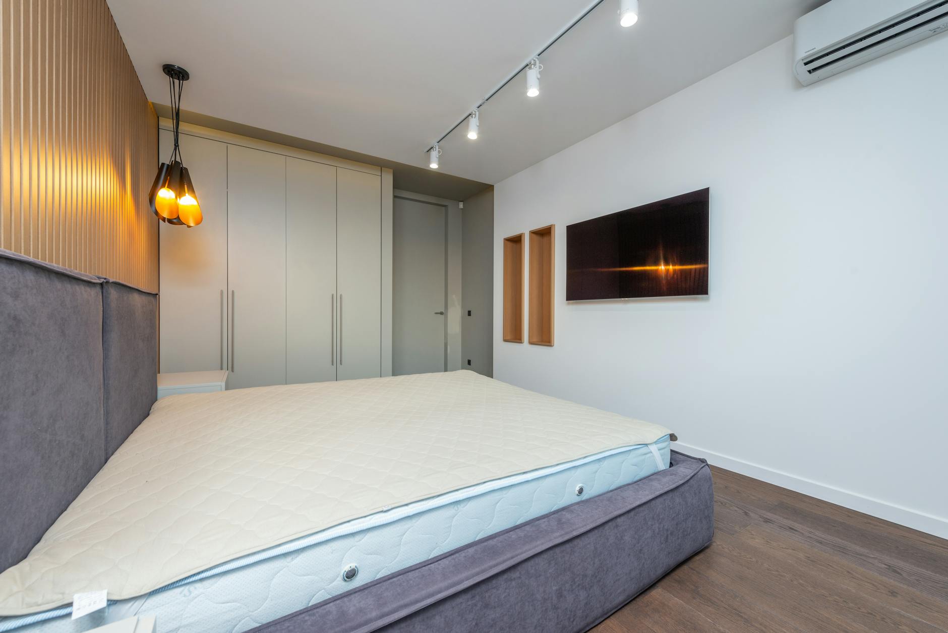soft lighting in cozy bedroom design